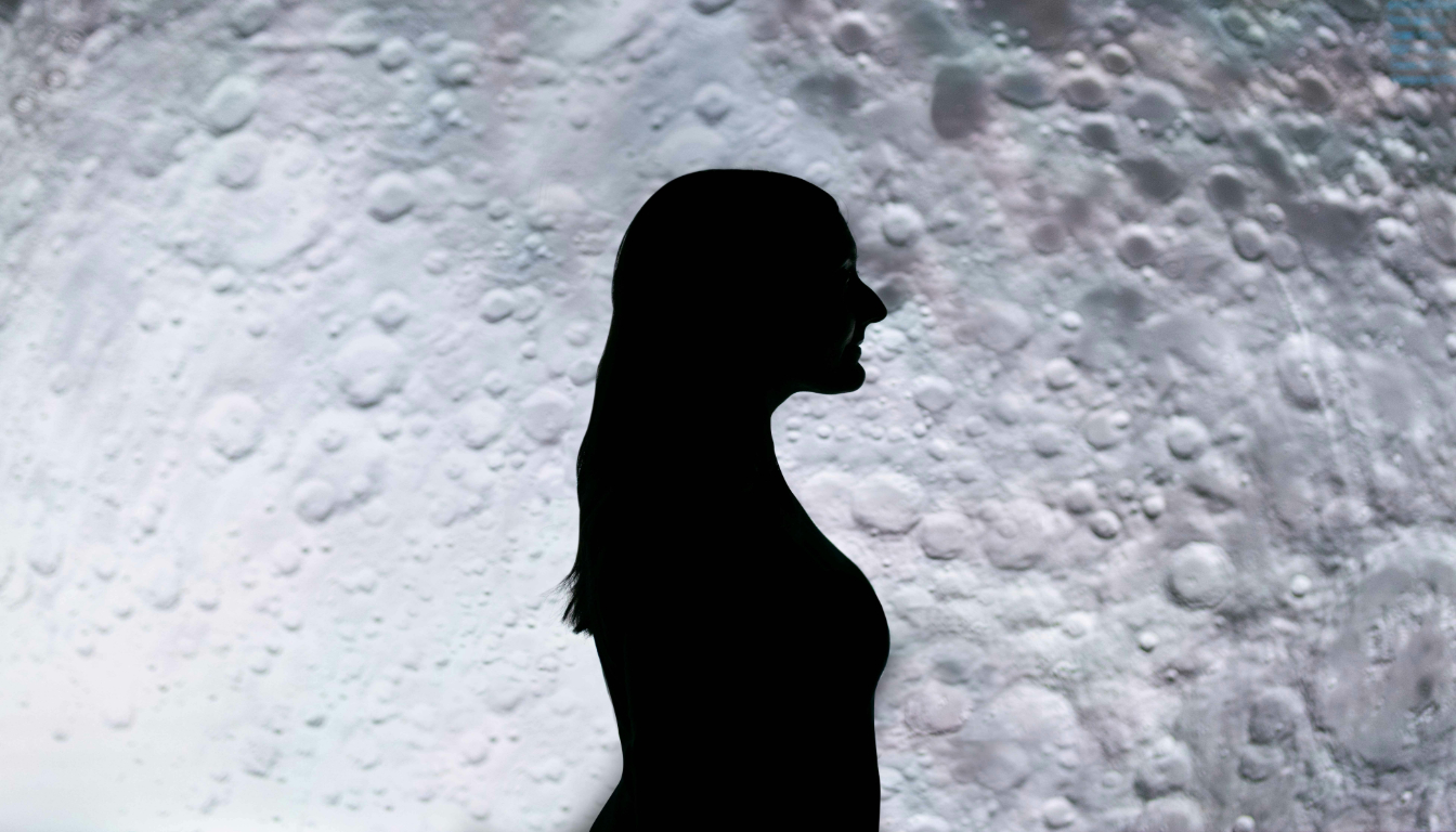 Découvrez la vérité sur le lien entre règles et pleine lune. Apprenez à vivre en harmonie avec votre cycle menstruel, indépendamment des phases lunaires.