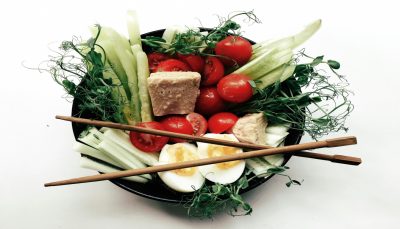 Découvrez quels aliments éviter avec le SOPK pour réduire l'inflammation et l'insulinorésistance. Guide complet et conseils pratiques.